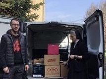 paczki dla Polaków na&nbsp;świeta wielkanocne siostra zakonna